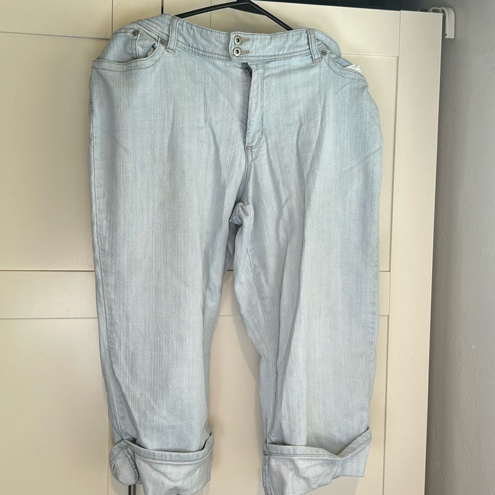 Chicos platinum capris